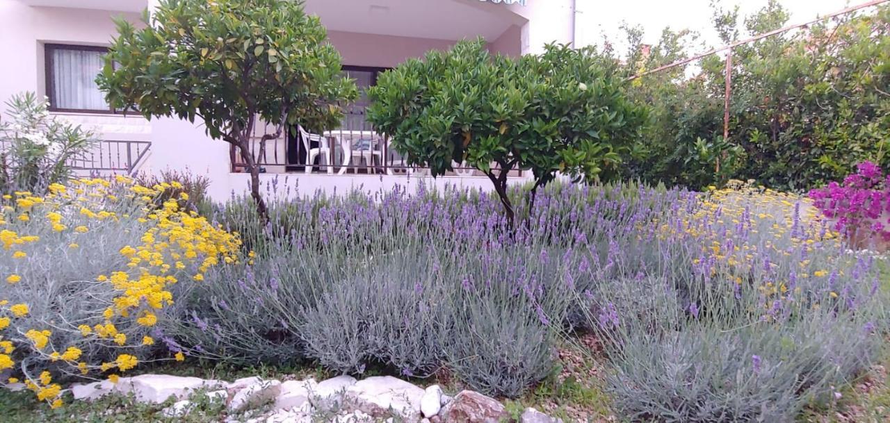 Holiday Home Ruzmarin Trogir Exterior foto