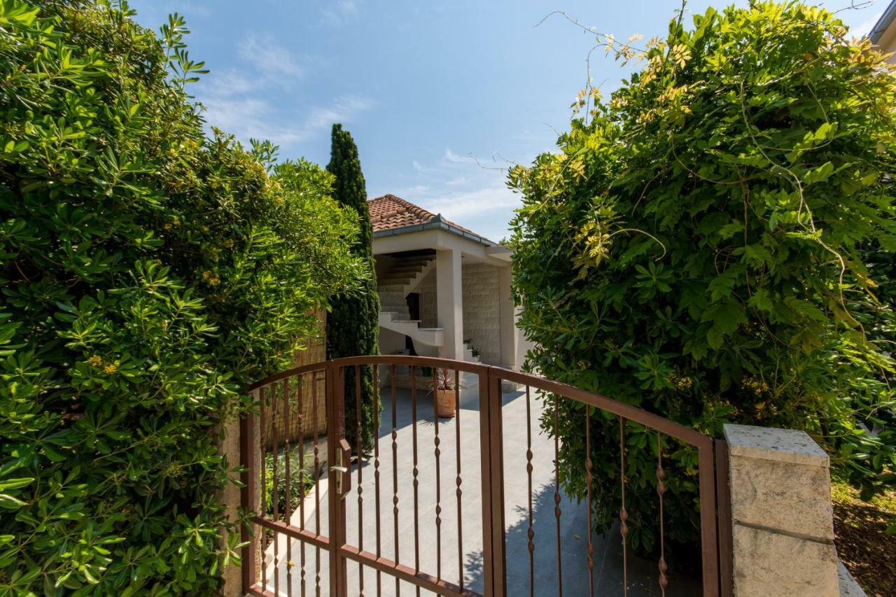 Holiday Home Ruzmarin Trogir Exterior foto