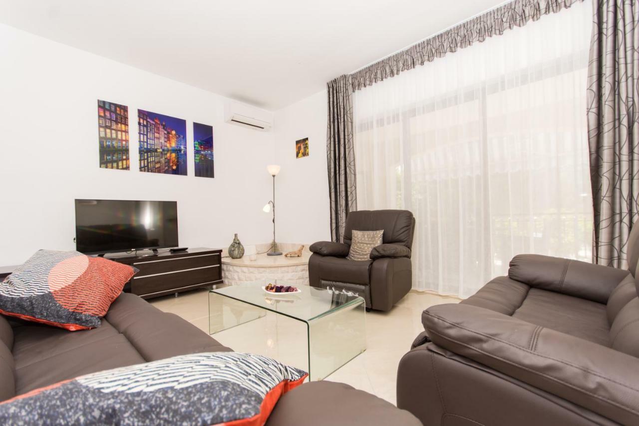 Holiday Home Ruzmarin Trogir Exterior foto