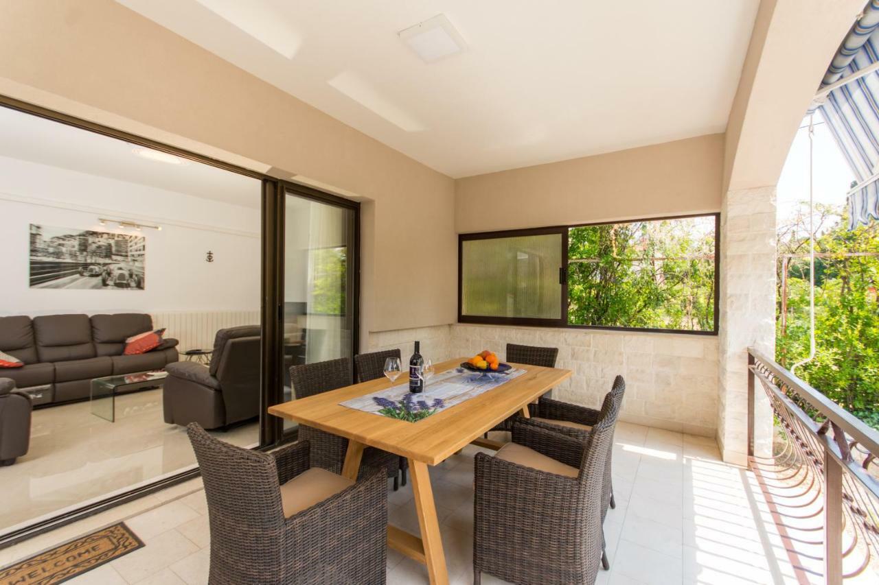 Holiday Home Ruzmarin Trogir Exterior foto