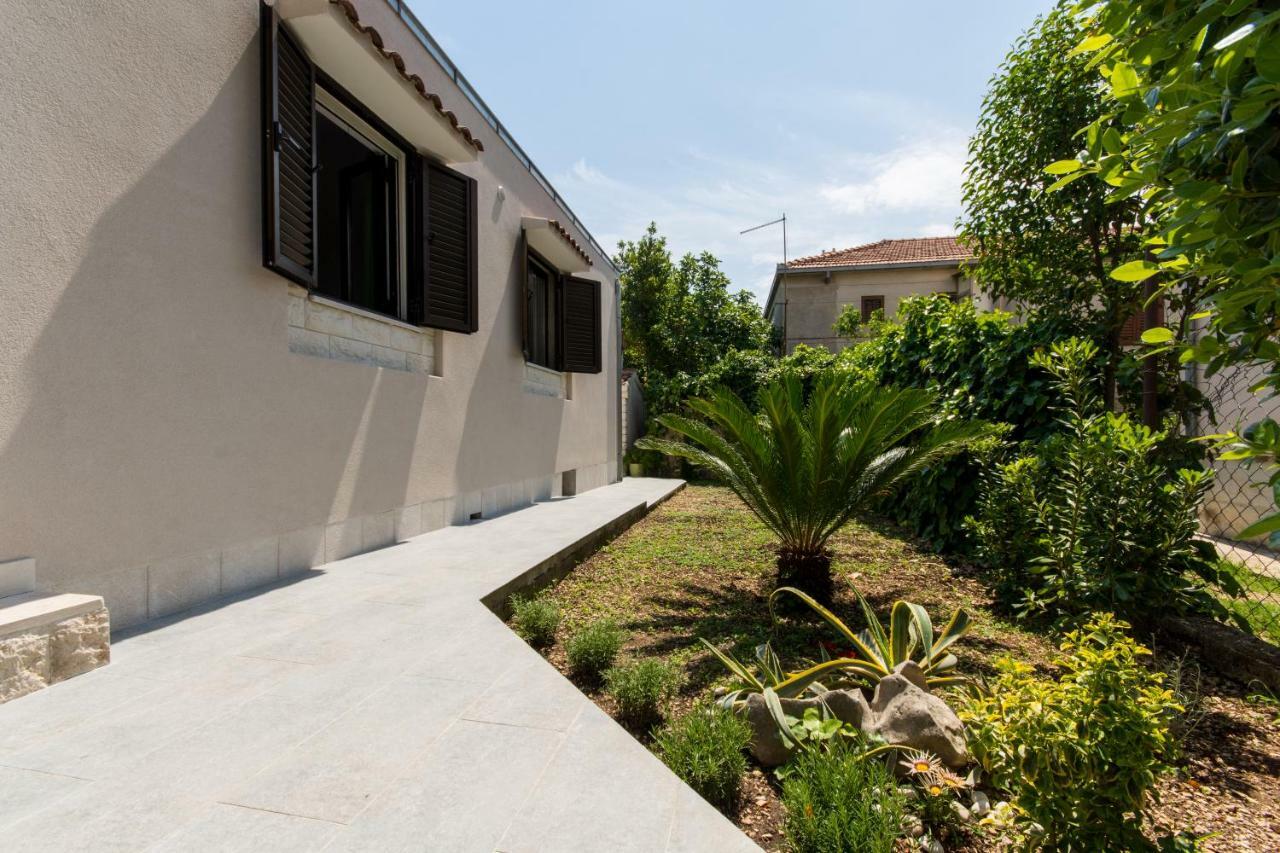 Holiday Home Ruzmarin Trogir Exterior foto