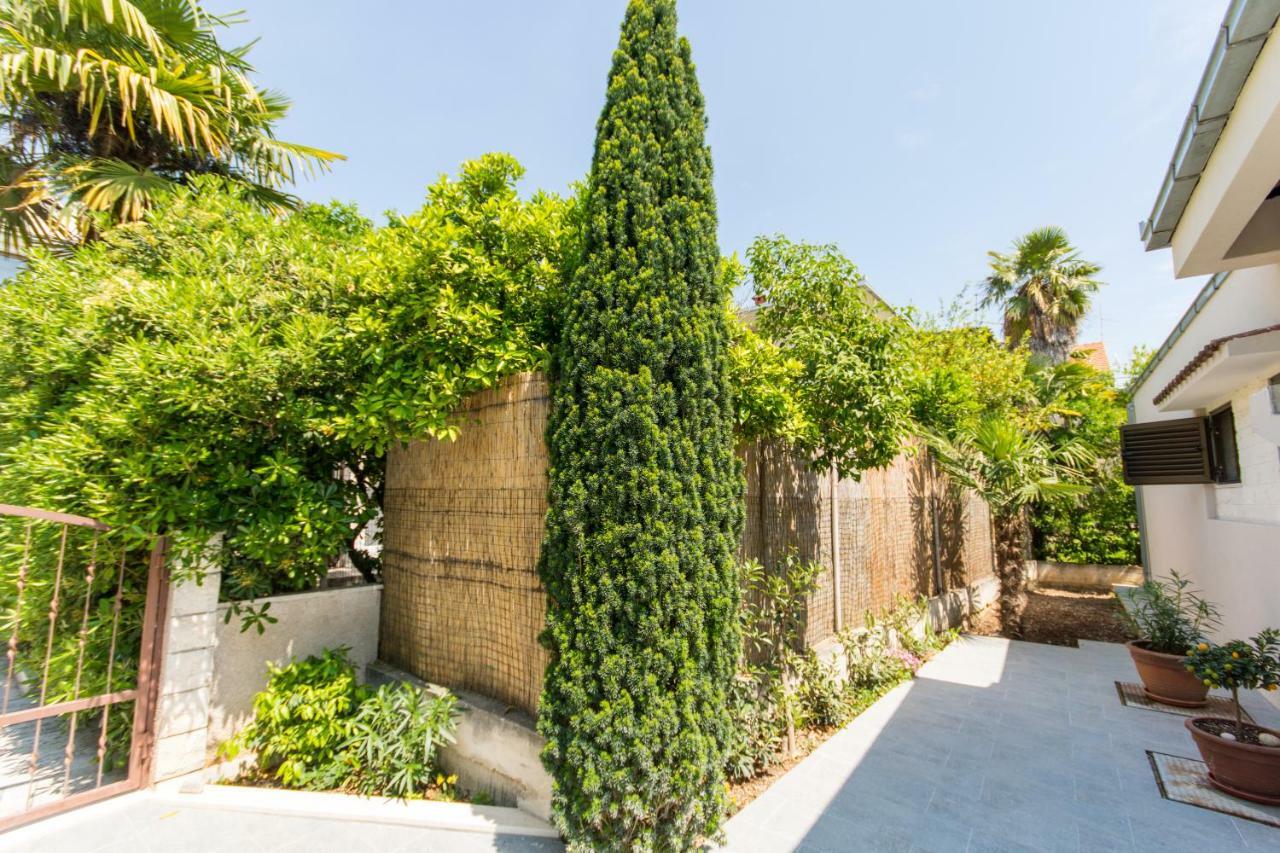 Holiday Home Ruzmarin Trogir Exterior foto