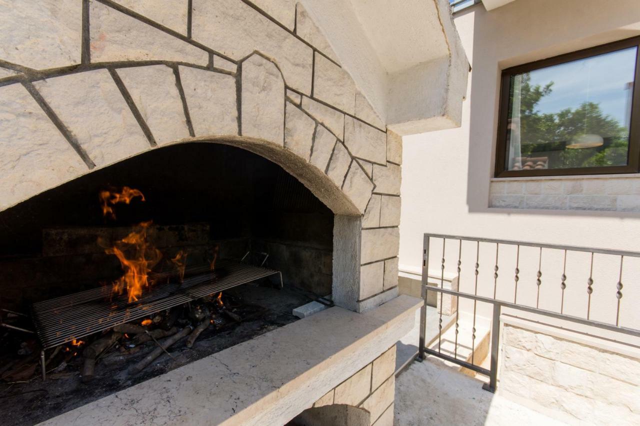 Holiday Home Ruzmarin Trogir Exterior foto